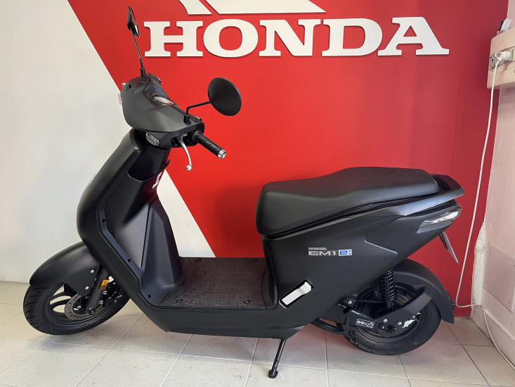 HONDA EM1-E SCOOTER 50 CC - LES SABLES D'OLONNE