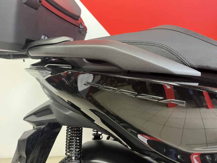 HONDA FORZA 125 TOP BOX GARANTIE 2027 - LES SABLES D'OLONNE