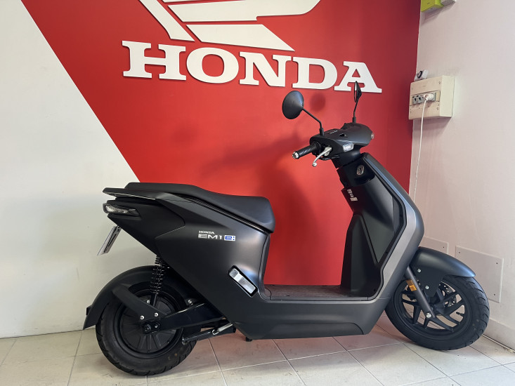 HONDA EM1e SCOOTER ELECTRIQUE 50CC GARANTIE JUSQU'EN 2031 - LES SABLES D'OLONNE