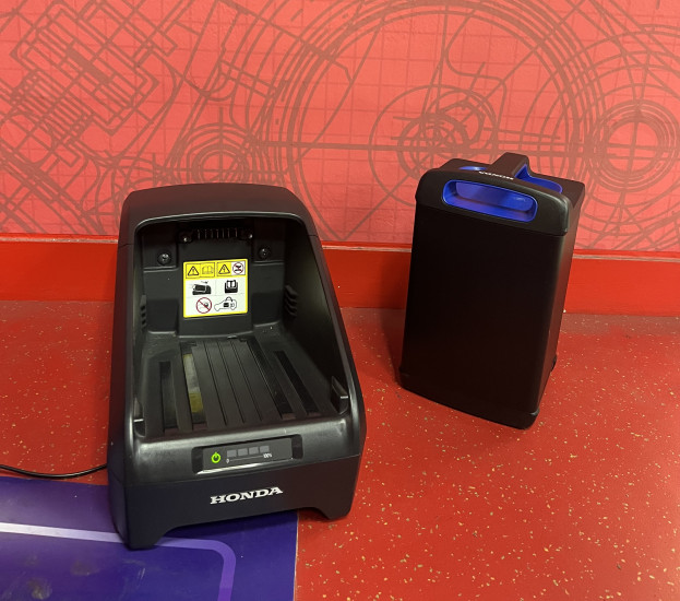 HONDA EM1e SCOOTER ELECTRIQUE 50CC GARANTIE JUSQU'EN 2031 - LES SABLES D'OLONNE