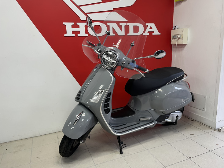 PIAGGIO VESPA GTS 300 SUPERTECH HPE GARANTIE 1 AN - LES SABLES D'OLONNE