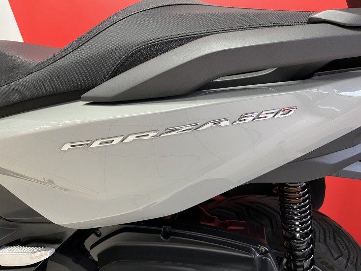 HONDA FORZA 350 TOP BOX GARANTIE JUSQU'EN 2031 - LES SABLES D'OLONNE